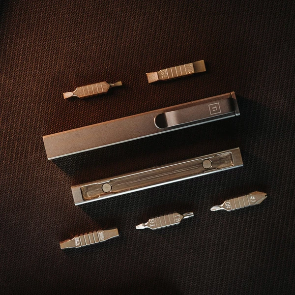 BIG IDEA DESIGN Bit Bar : The Pocket Friendly EDC Screwdriver - Grade 5  Titanium (Stonewashed)